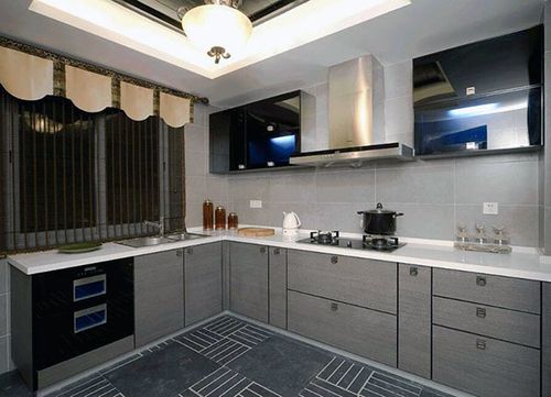 橱柜是需要根据自己厨房的户型进行定制的产品,要完美的贴合水电和